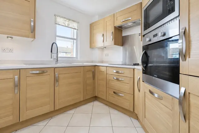 High Street, Wolstanton, ST5, photo 3