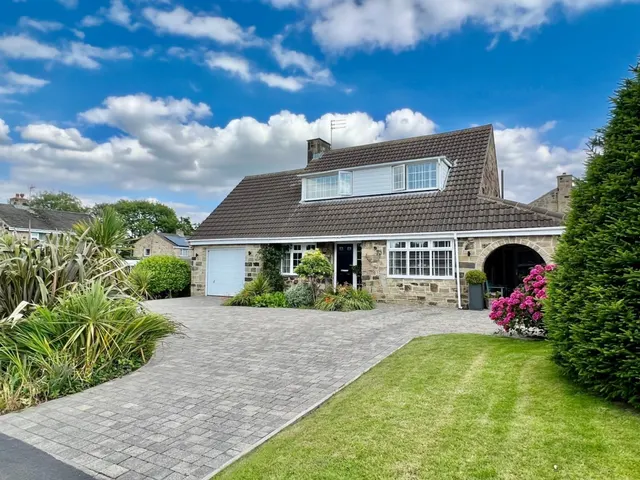 Ash Hill Gardens, LS17, photo 1