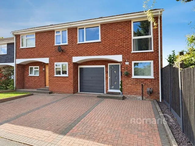 Woburn Avenue, Farnborough, GU14, photo 1