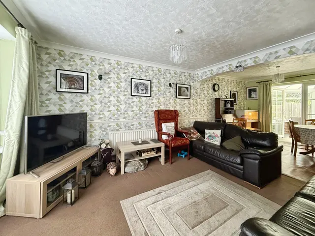Photo 3 — Hailstone Road, Basingstoke, Hampshire, RG21 5RY