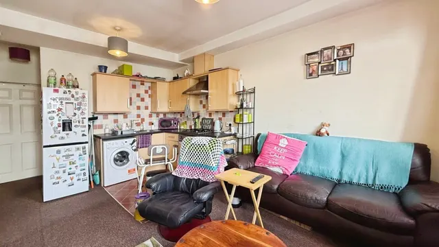 Photo 3 — Barclay Court, Warminster