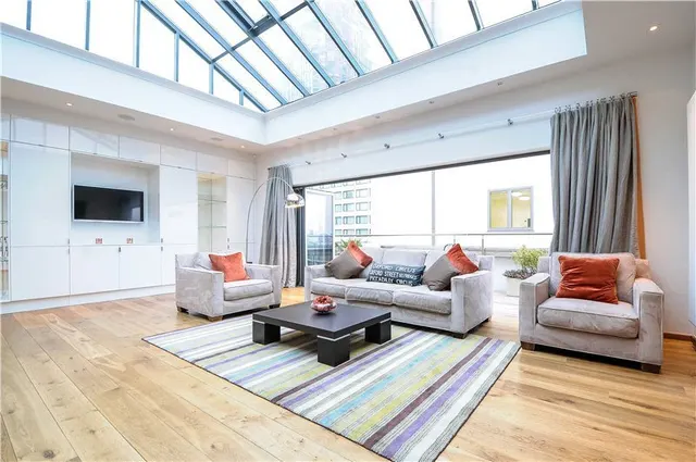 River Court, London, SE1, photo 1