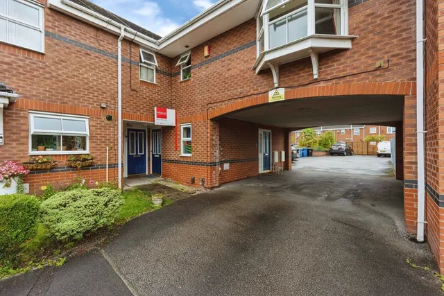 Lindow Street, Sale, Greater Manchester, M33, photo 1