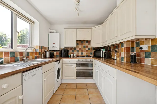 Milestone Road, Knebworth, SG3, photo 3