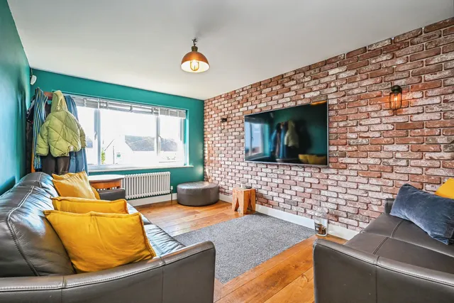 Hough End Garth, Leeds, LS13, photo 3