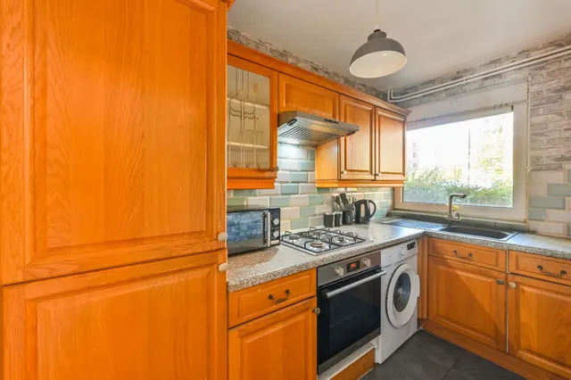 Photo 2 — 3 Dale House, Boundary Road, London