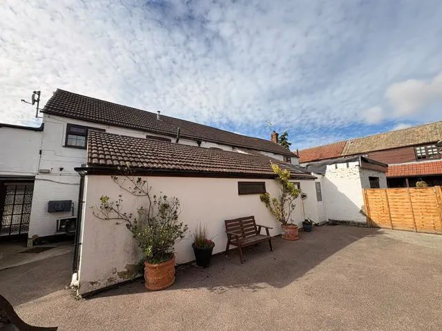 1 bedroom flat, High Street, Molesworth, PE28