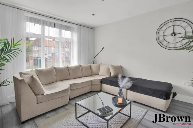 Deansbrook Road, Edgware, HA8, photo 1