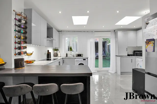 Deansbrook Road, Edgware, HA8, photo 2