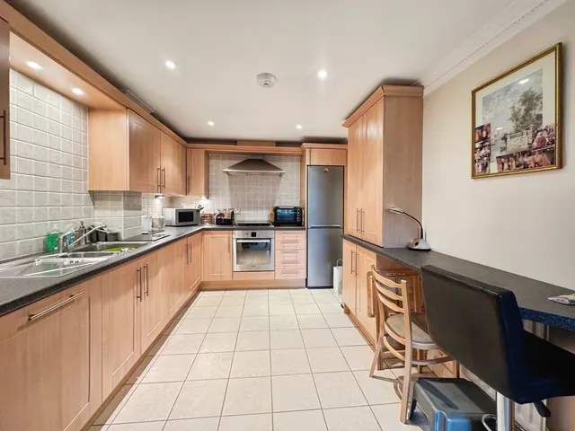 Photo 2 — Canterbury Gardens, Farnborough, Hampshire, GU14 6TZ