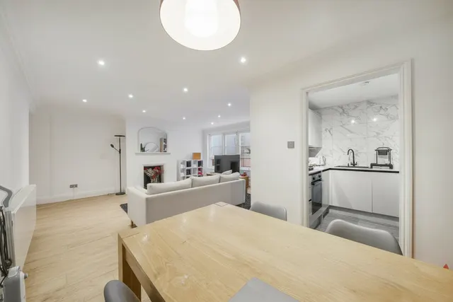 2 bedroom flat, Inverness Terrace, Bayswater, W2