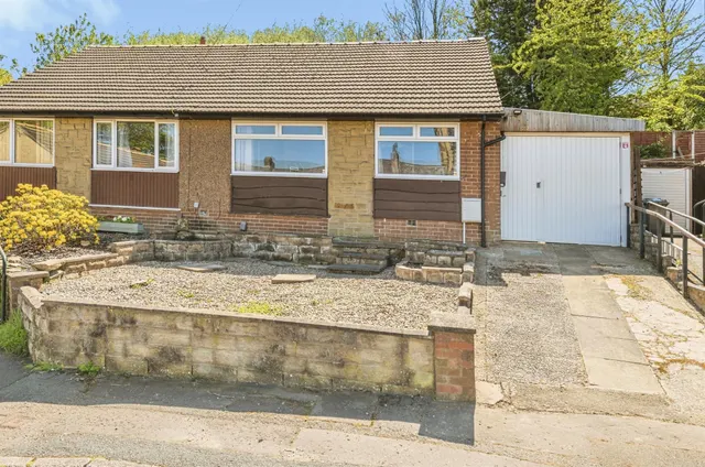 2 bedroom house — St. Johns Drive, Huddersfield