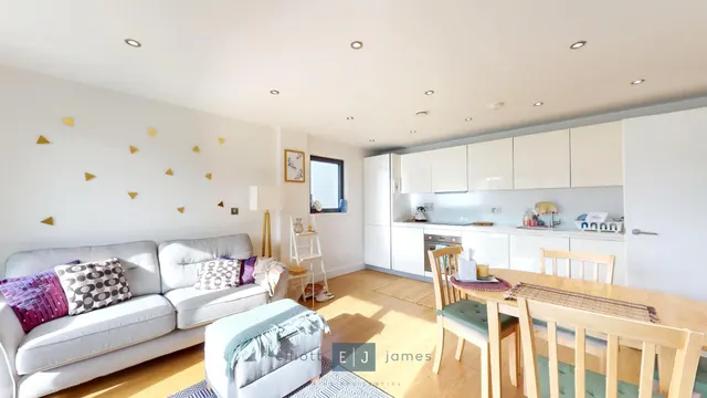The Broadway, Loughton, IG10, photo 2
