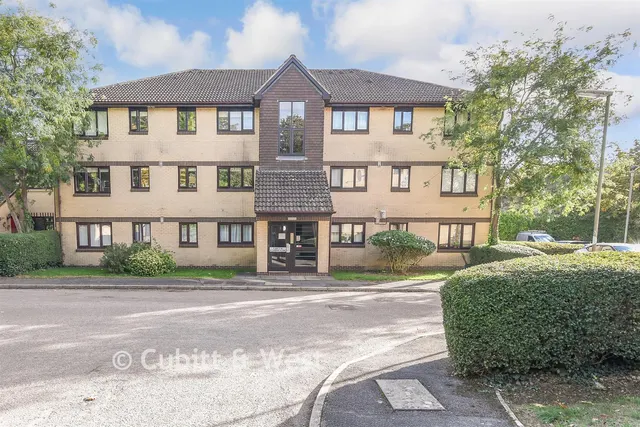 Canons Close, Reigate, RH2, photo 1