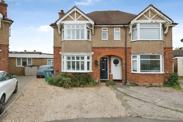 Maytree Crescent, Watford, photo 1