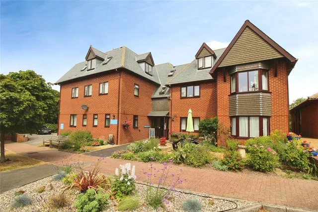 Ashlawn Gardens, Winchester Road, Hampshire, SP10, photo 1