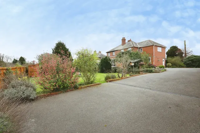 Photo 2 — Retford Road, Blyth, Worksop