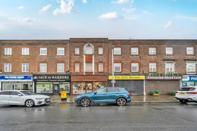 3 bedroom flat, Wrotham Road, DA16