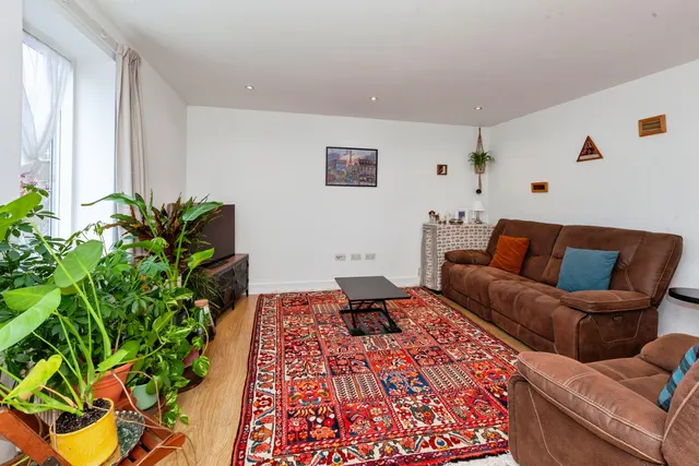 Great Charta Close, Egham, TW20, photo 3