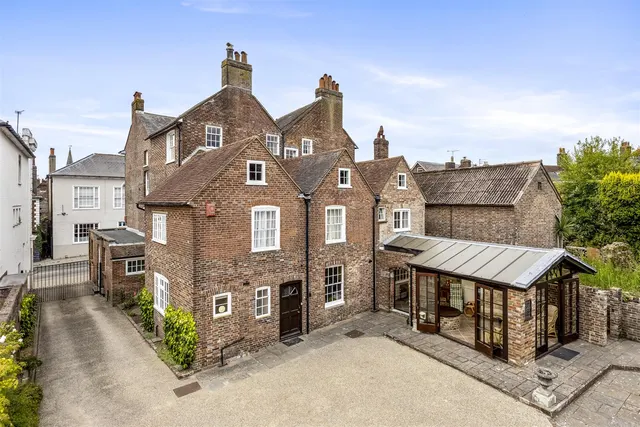 High Street, Uckfield, East Sussex, TN22 1RD, photo 1