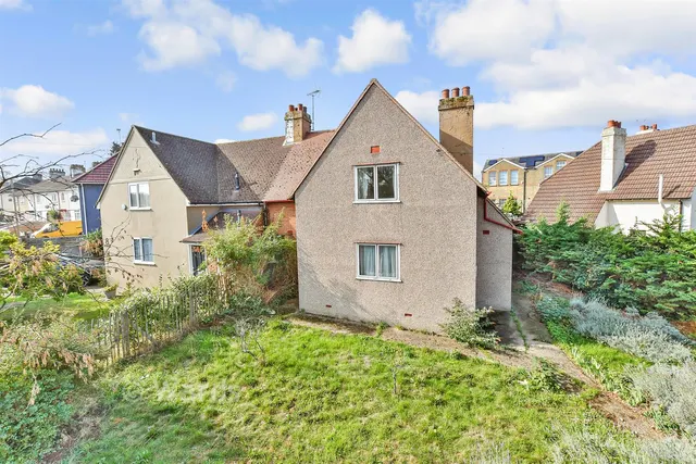 Sturdee Avenue, Gillingham, ME7, photo 2