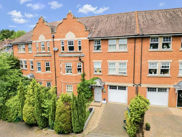 Goldring Avenue, Hellingly, Hailsham, BN27 4BX, photo 1