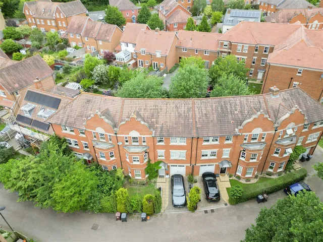 Photo 2 — Goldring Avenue, Hellingly, Hailsham, BN27 4BX