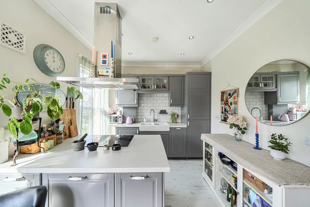 Birkhall Road, SE6, photo 3
