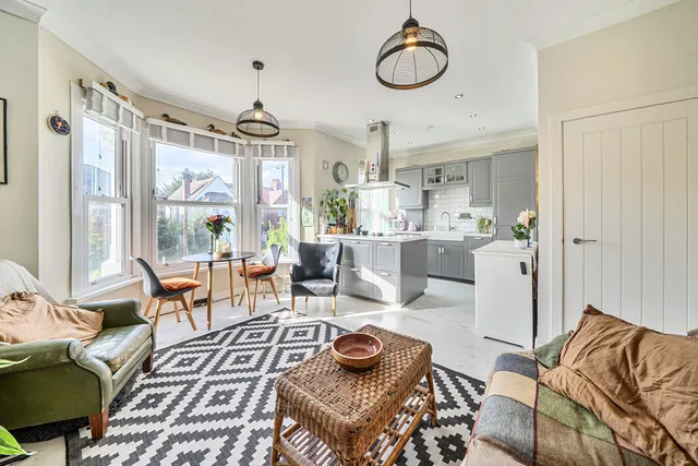 Birkhall Road, SE6, photo 2