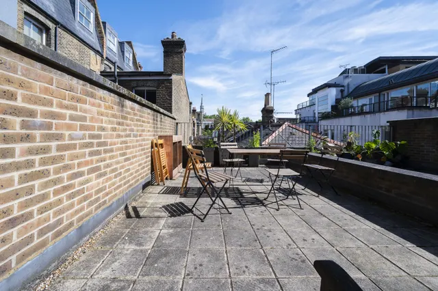 Photo 3 — Flat 5, 4-6 Islington Green, London
