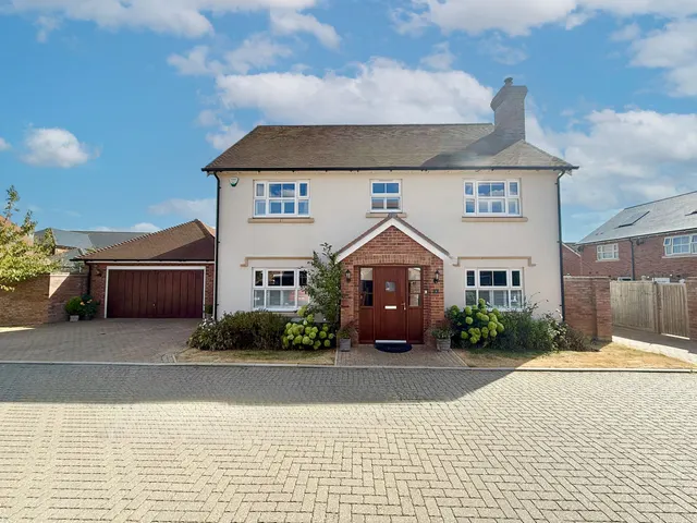 Crabtree Close, Great Horwood MK17 0FP, photo 1