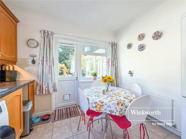 Mayfield Close, Ferndown, BH22, photo 3