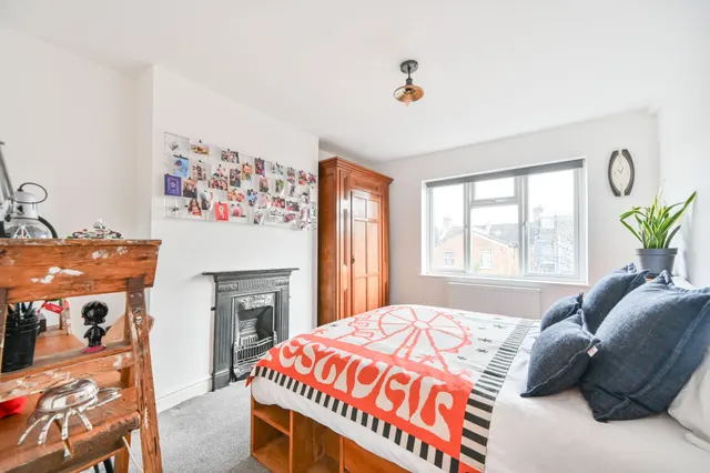 Photo 3 — 27a West Ella Road, London