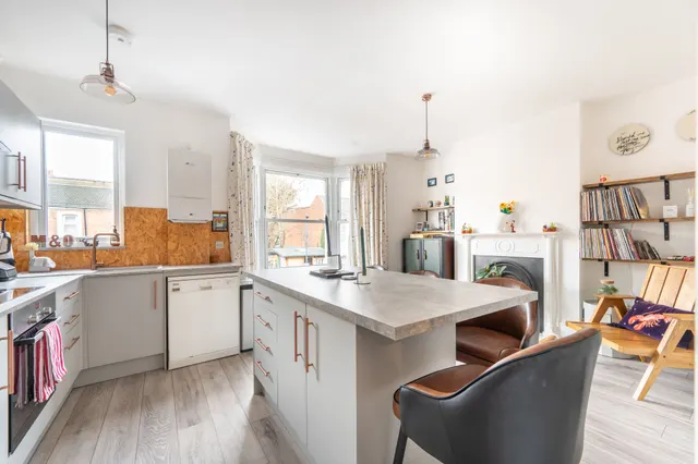 27a West Ella Road, London, photo 1