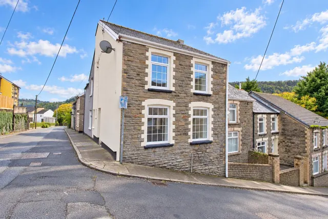 Rhiw Parc Road, Abertillery, NP13, photo 1