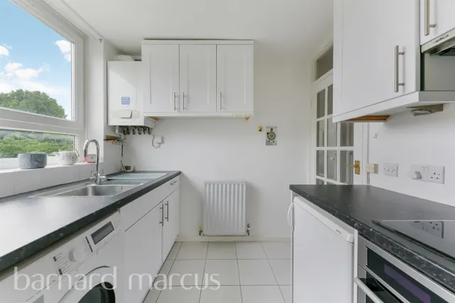 Cherrywood Drive, Putney, photo 1