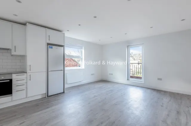 2 bedroom flat — Windsor Road, London, N3