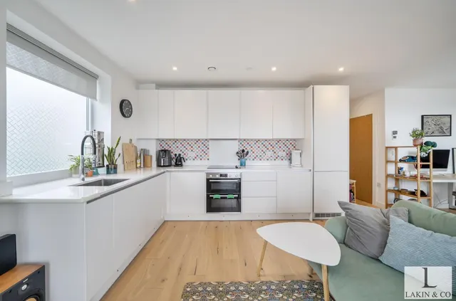 Photo 3 — 5 Hornchurch Road, Uxbridge, UB10 0YH