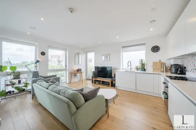 Photo 2 — 5 Hornchurch Road, Uxbridge, UB10 0YH