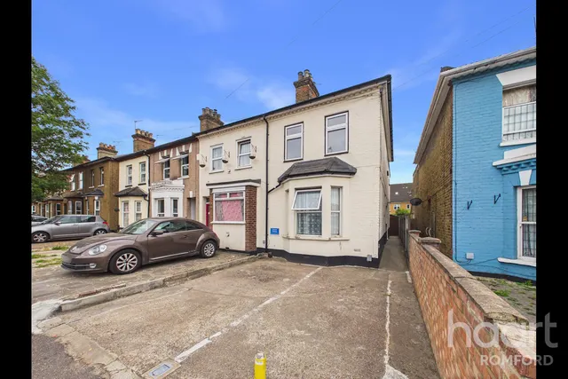 Victoria Road, Romford, RM1, photo 1
