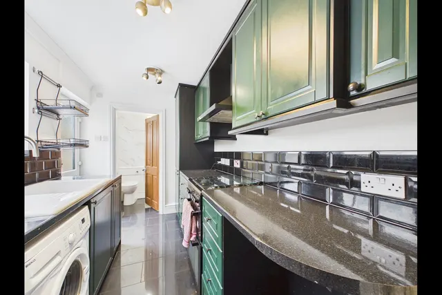 Victoria Road, Romford, RM1, photo 3