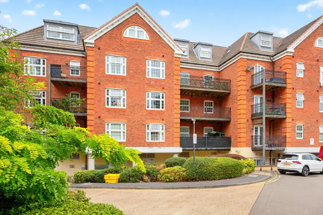 London Road, Camberley, GU15, photo 2