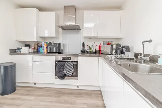 Photo 3 — Summerlin Drive, Woburn Sands, Milton Keynes, Buckinghamshire, MK17