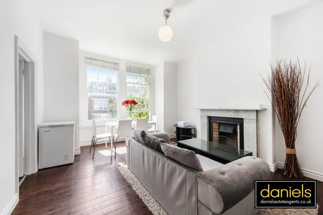 Dyne Road, Kilburn, NW6, photo 1