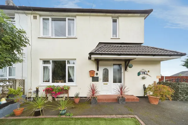 Luttrell Gardens, Leeds, photo 1
