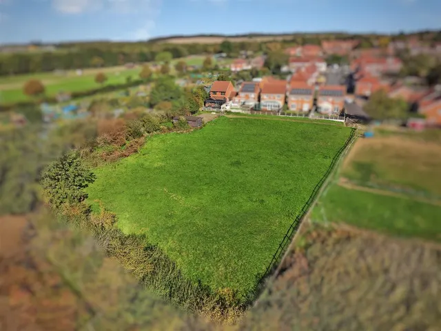 The Avenue, Harlington, photo 2