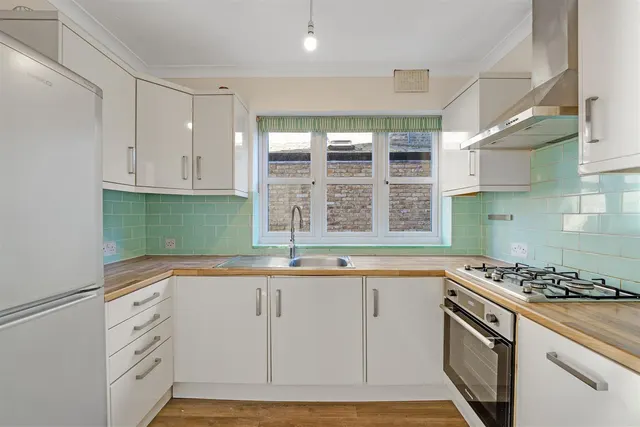 Uxbridge Road, Hampton Hill, TW12, photo 3