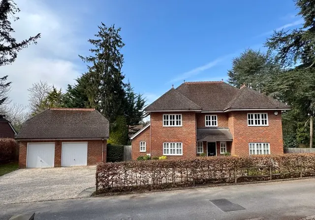 Grange Drive, Wooburn Green HP10 0QD, photo 1