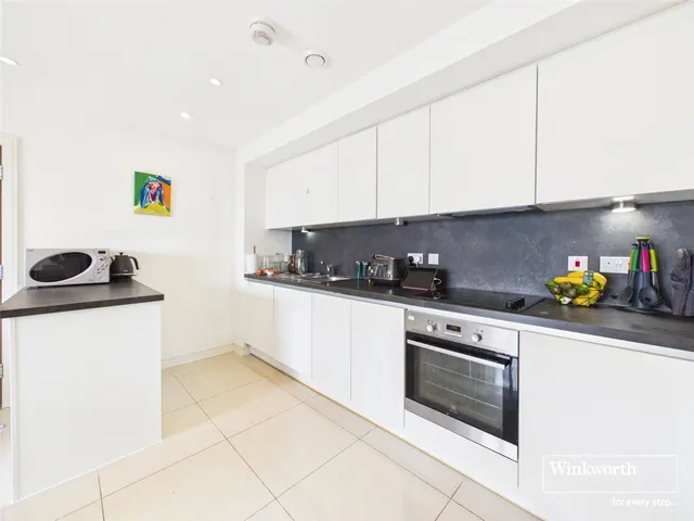 Photo 3 — Shearwater Drive, Hendon, London, NW9