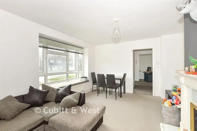 Boswell Road, Tilgate, RH10, photo 2